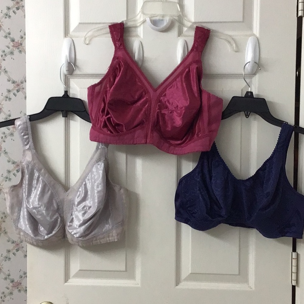 Plus Size Brassieres 3 Bundle of  Soft Playtex Hook Closure Adjustable 44D & DD.